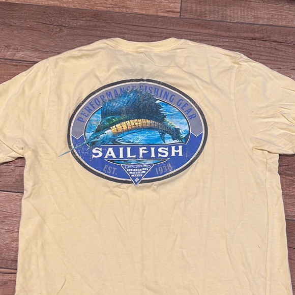 Columbia T-shirt - Picture 2 of 2